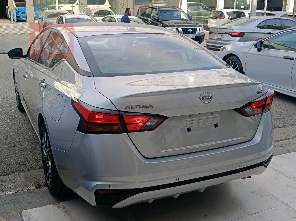 نیسان ئەلتیما